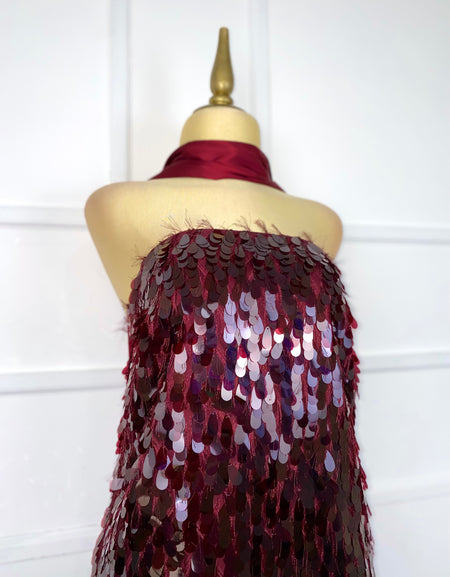 Vestido tinto lentejuelas y listón