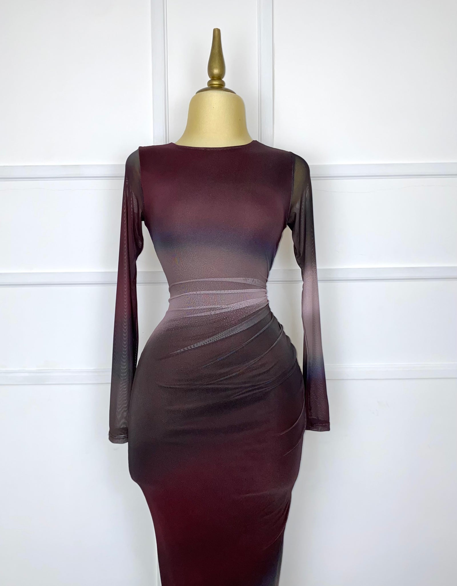 Vestido drapeado en colores tintos