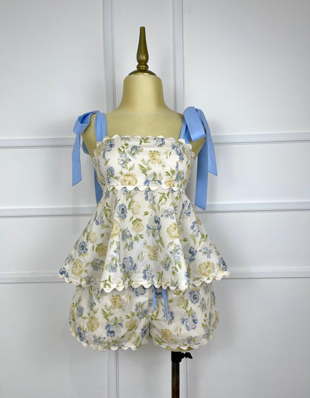 Set beige con flores azules