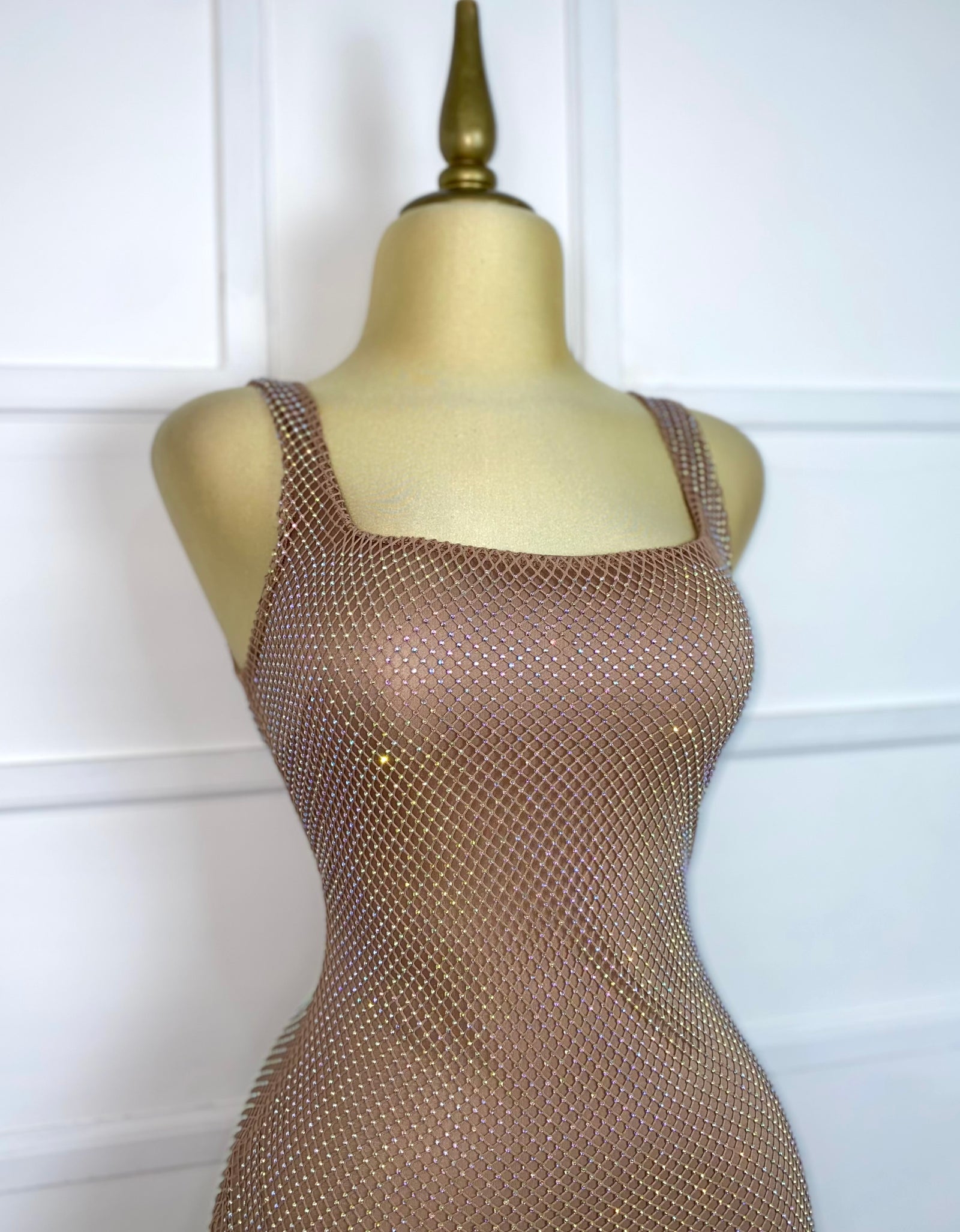 Vestido midi con pedrería