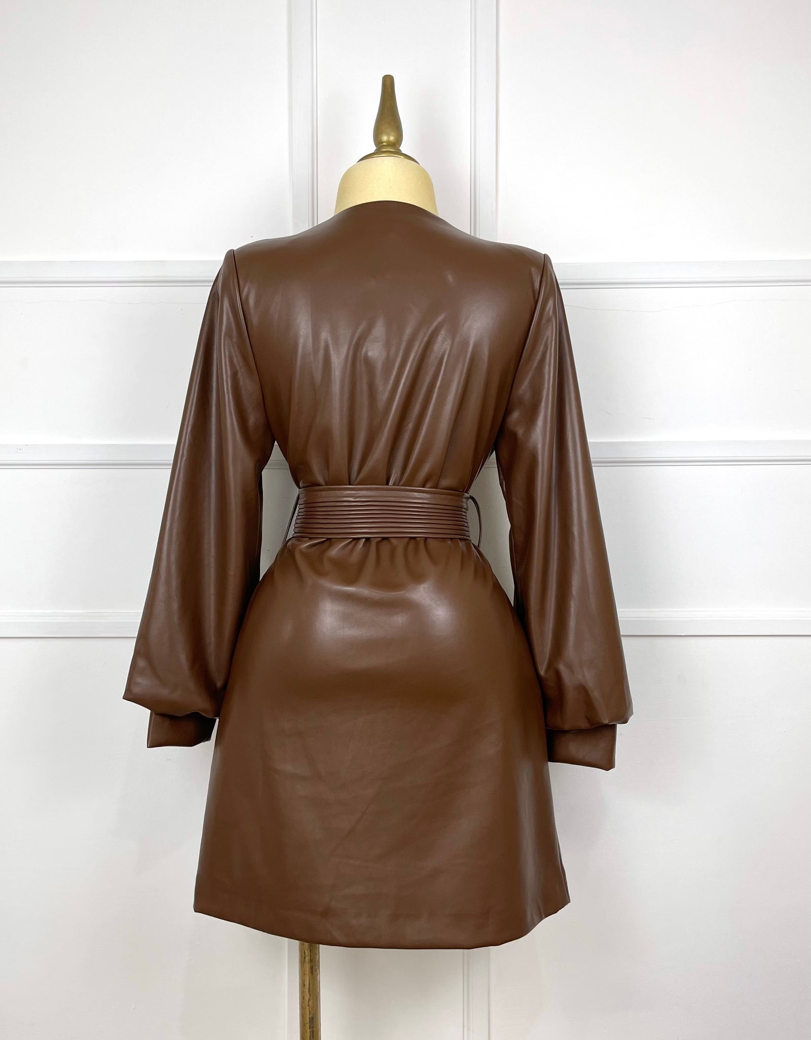 Vestido café tipo blazer vinipiel