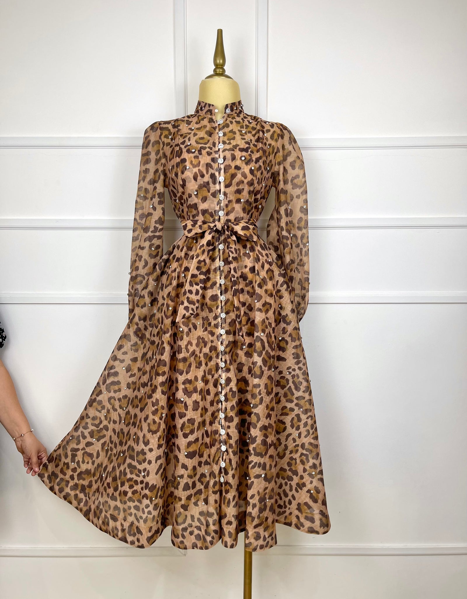 Vestido animal print con pedrería