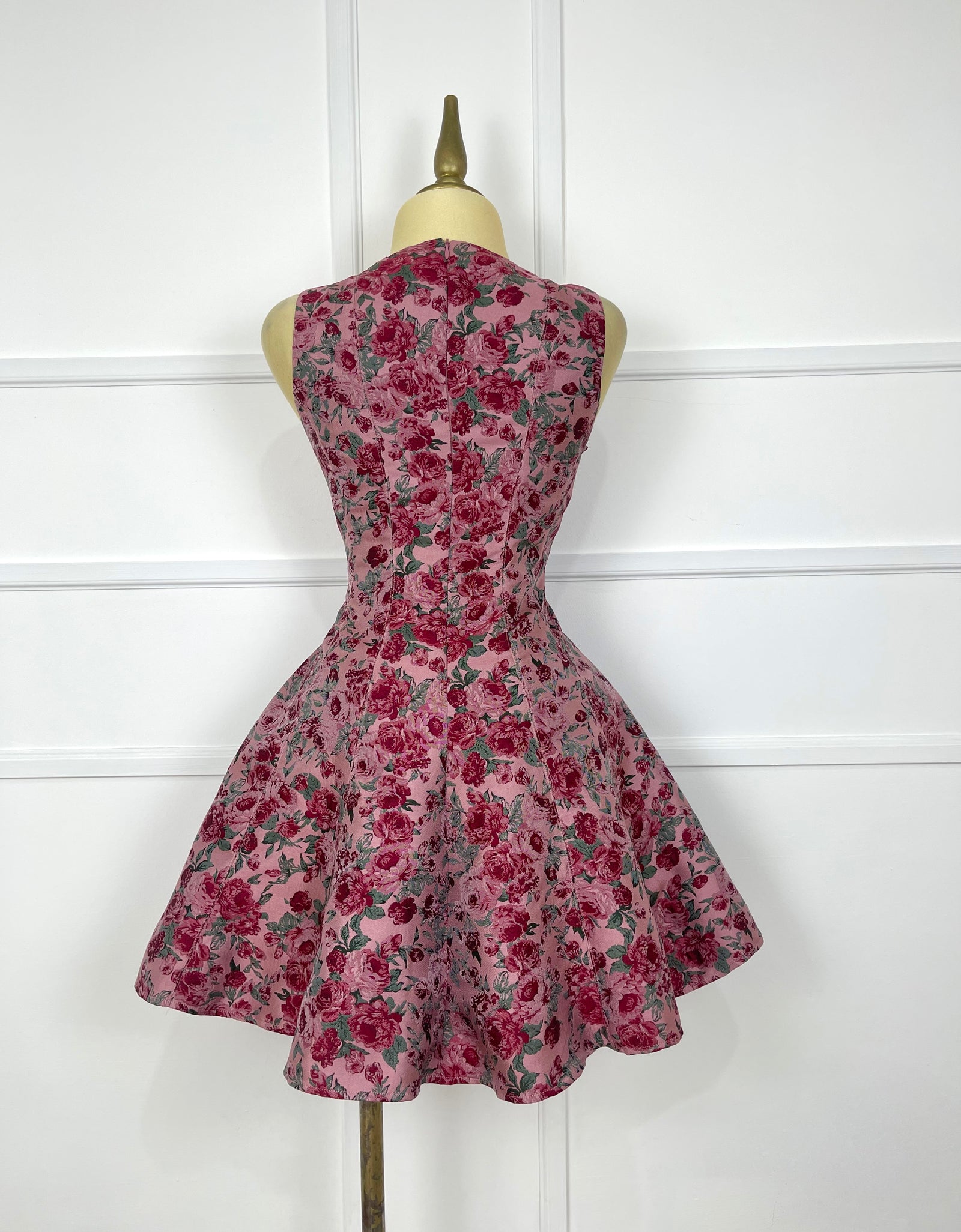 Vestido corto con flores