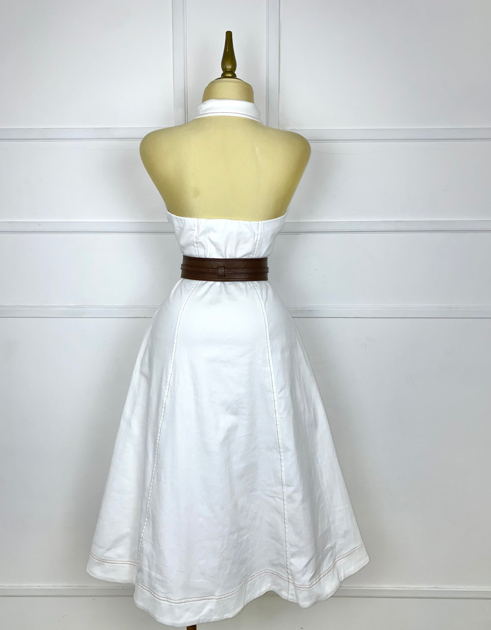 Vestido blanco halter con cinto