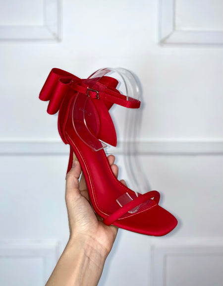 Zapatillas rojas con moño