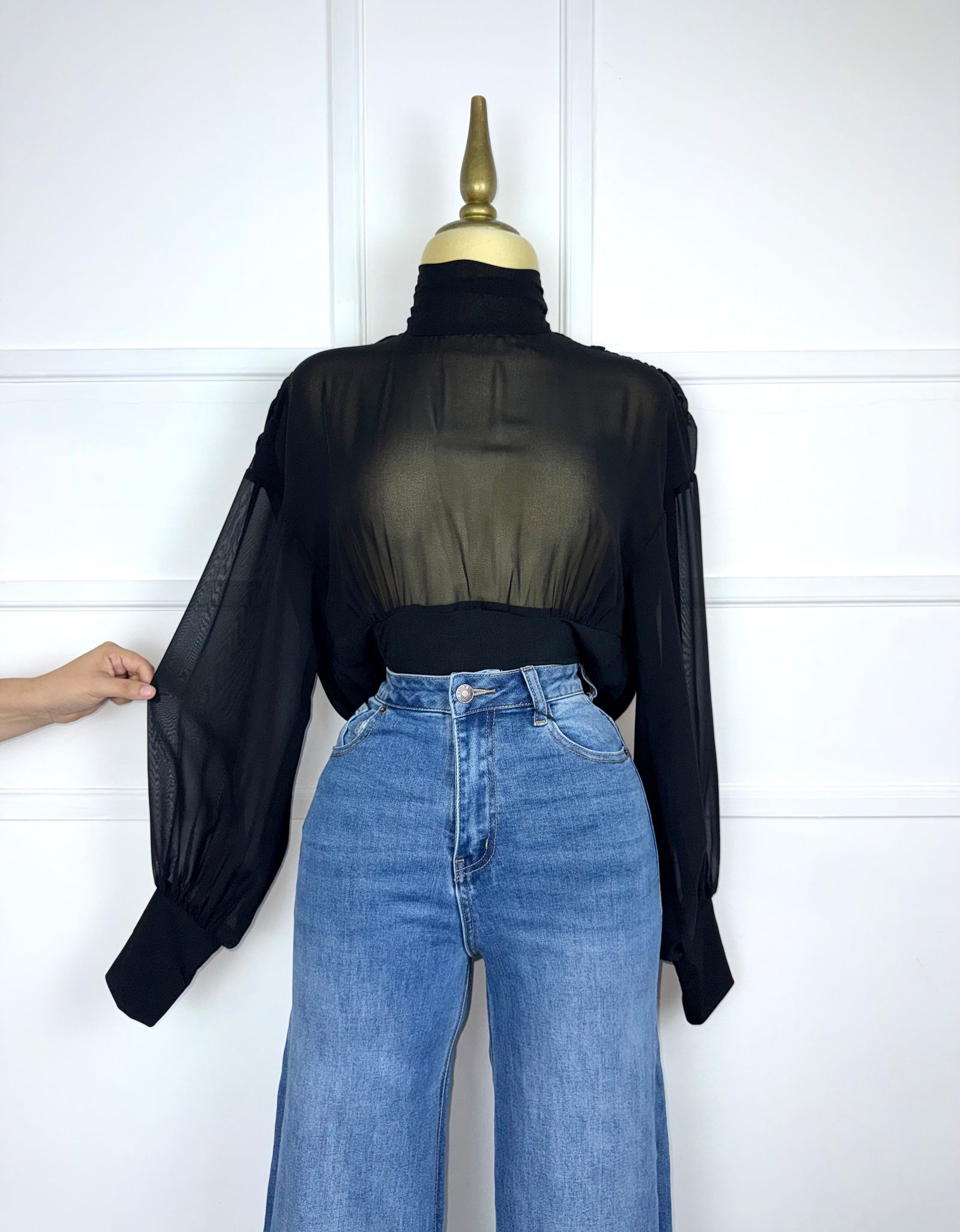 Bodysuit negro con escote en la espalda