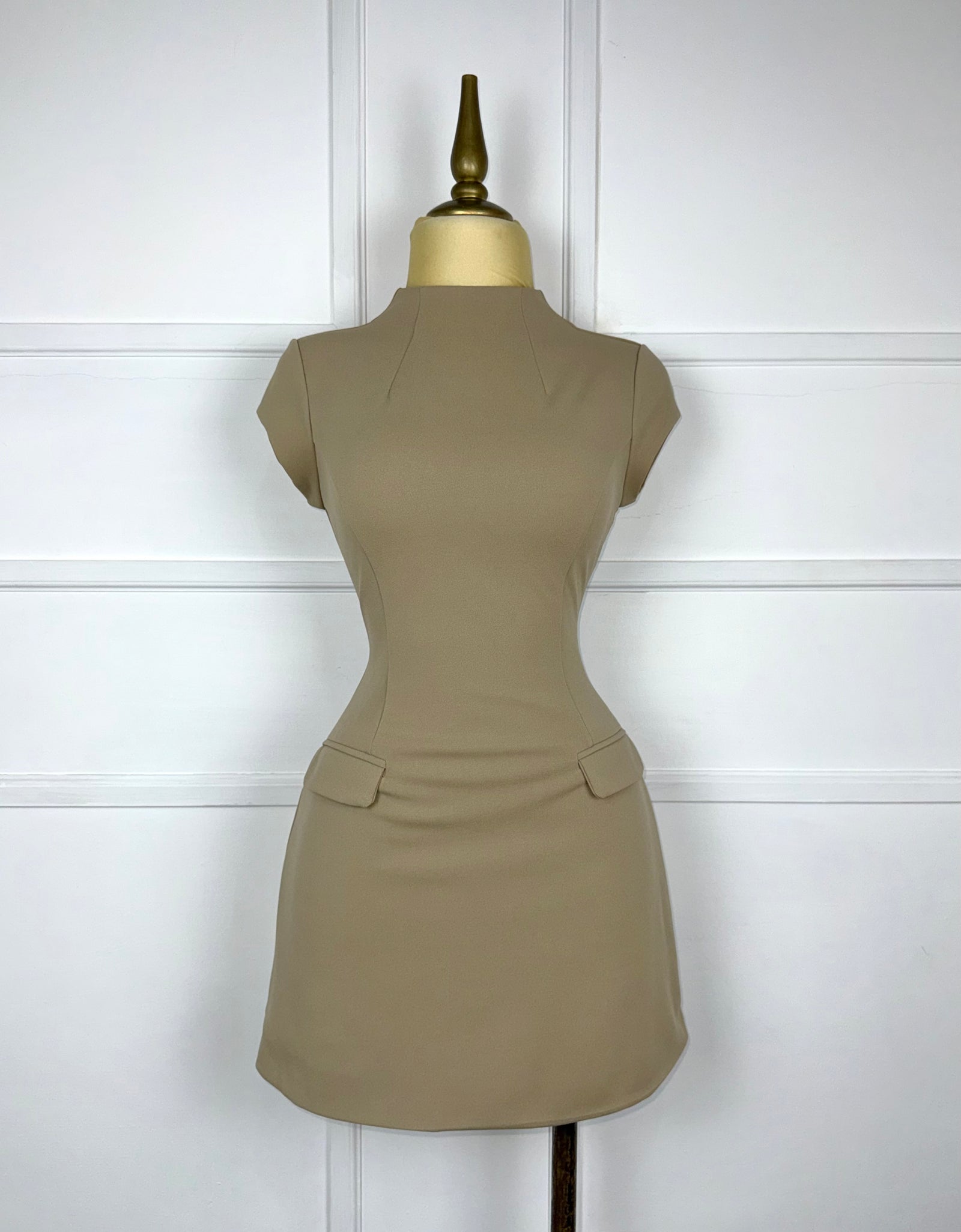 Vestido beige corto liso