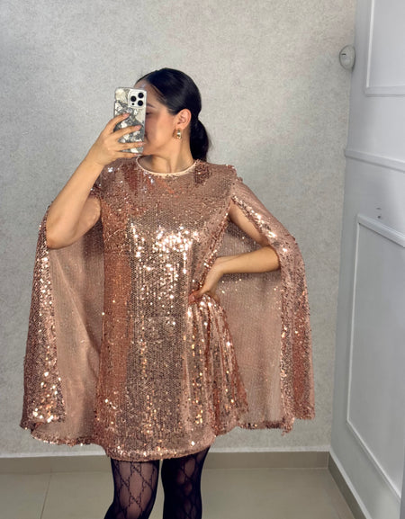 Vestido oro rosado con capa