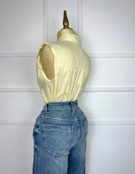 Camisa amarilla con listón