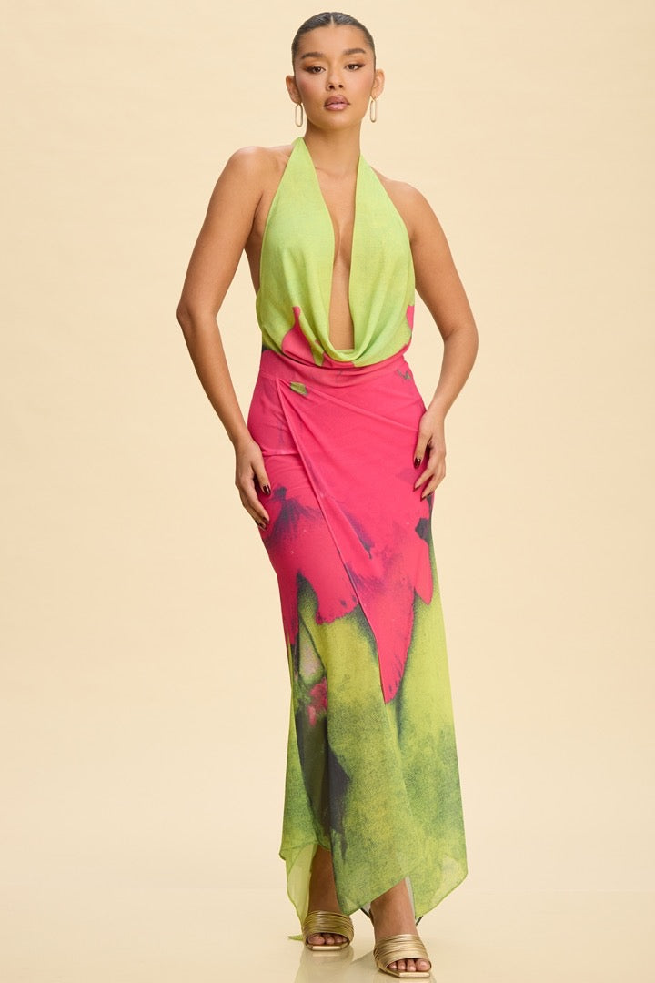 Vestido asimétrico tipo gasa con escote