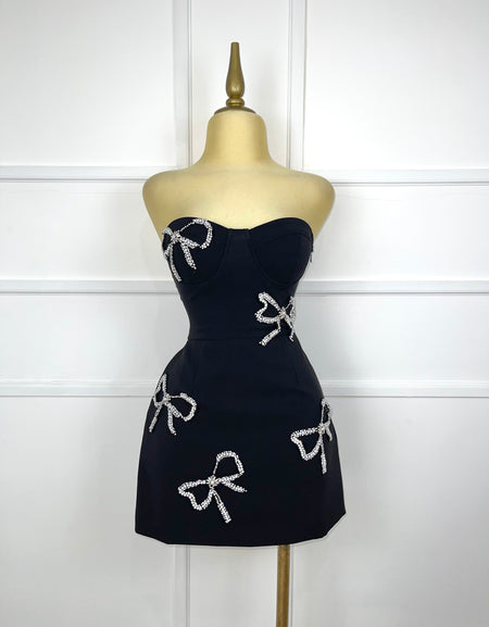 Vestido negro con moños