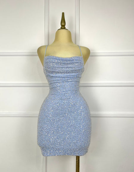 Vestido corto azul con pedrería
