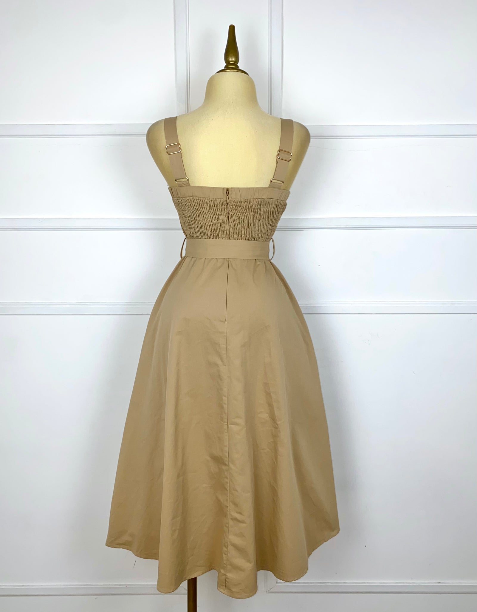 Vestido midi kaki con detalle blanco
