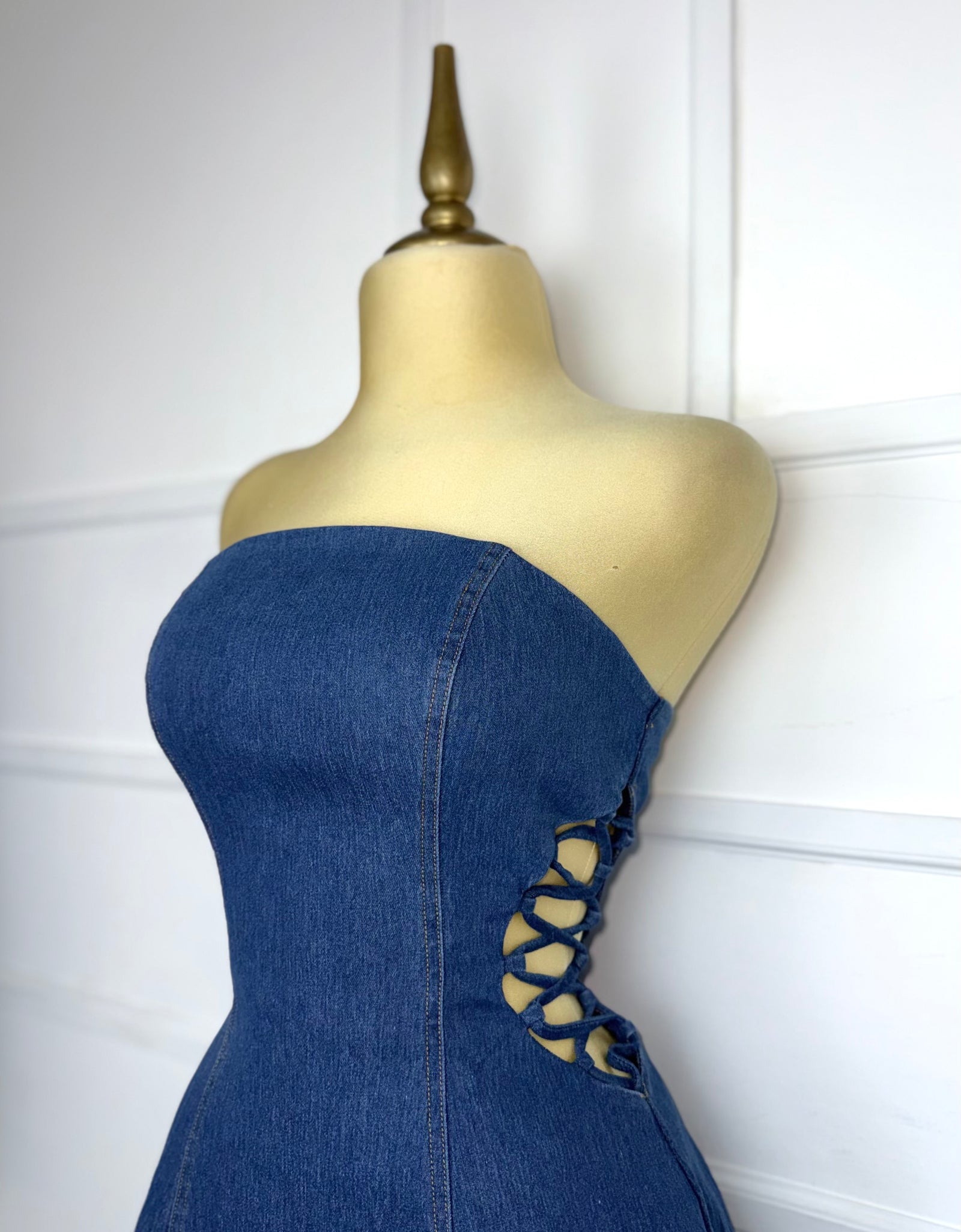Vestido corto mezclilla con aberturas