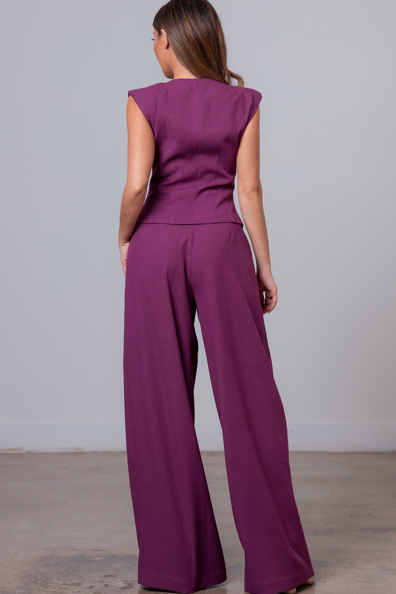 Set morado con botones dorados