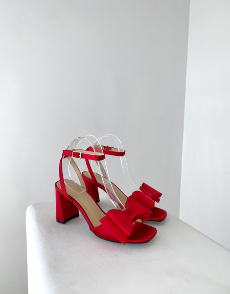 Zapatillas rojas con moños