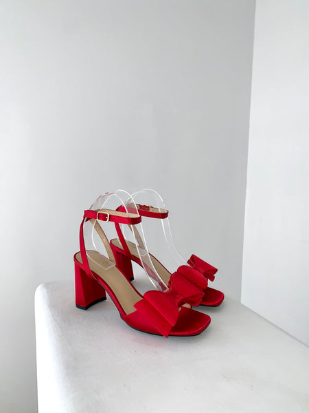 Zapatillas rojas con moños