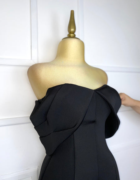 Vestido corto negro liso