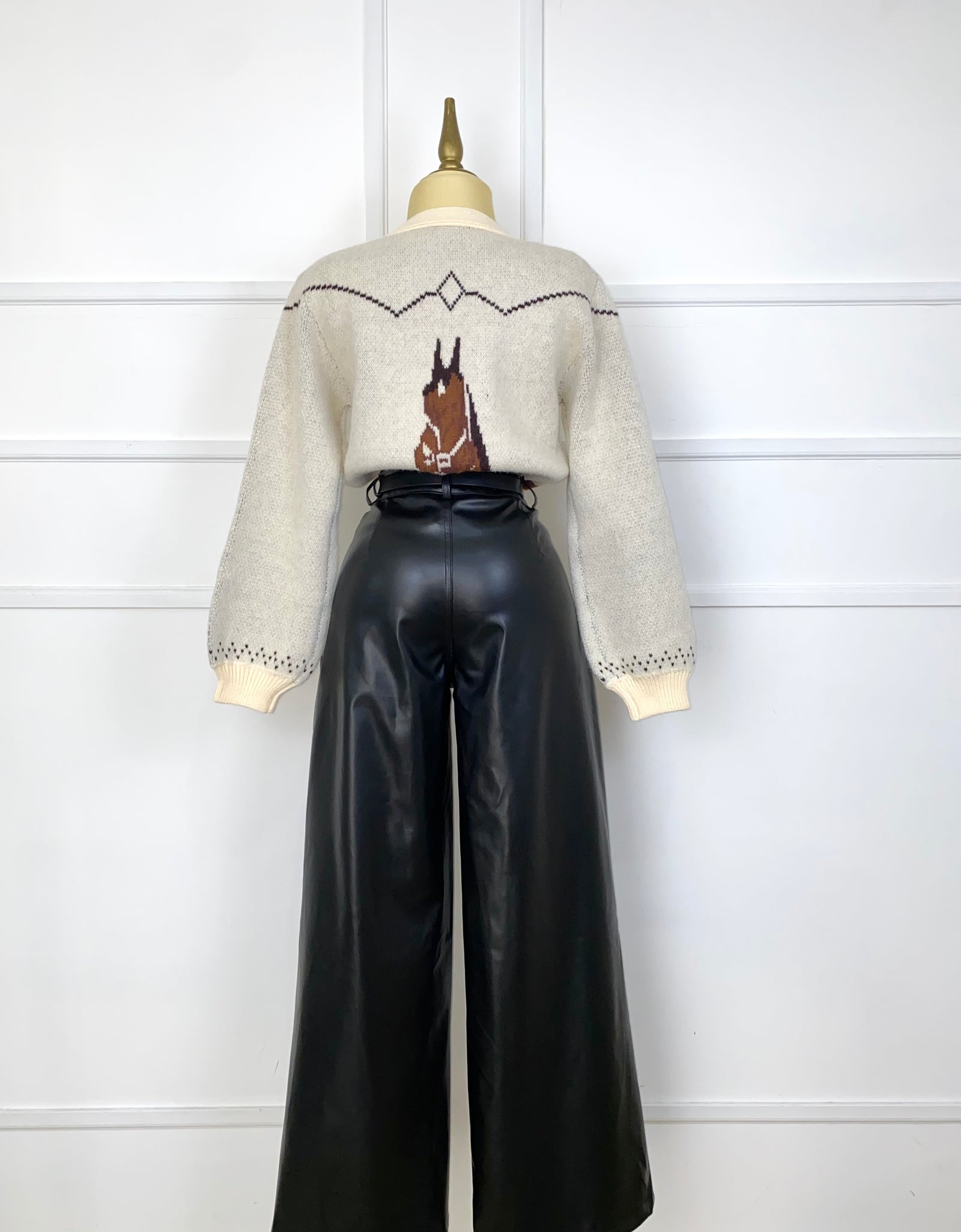 Suéter tejido con caballos