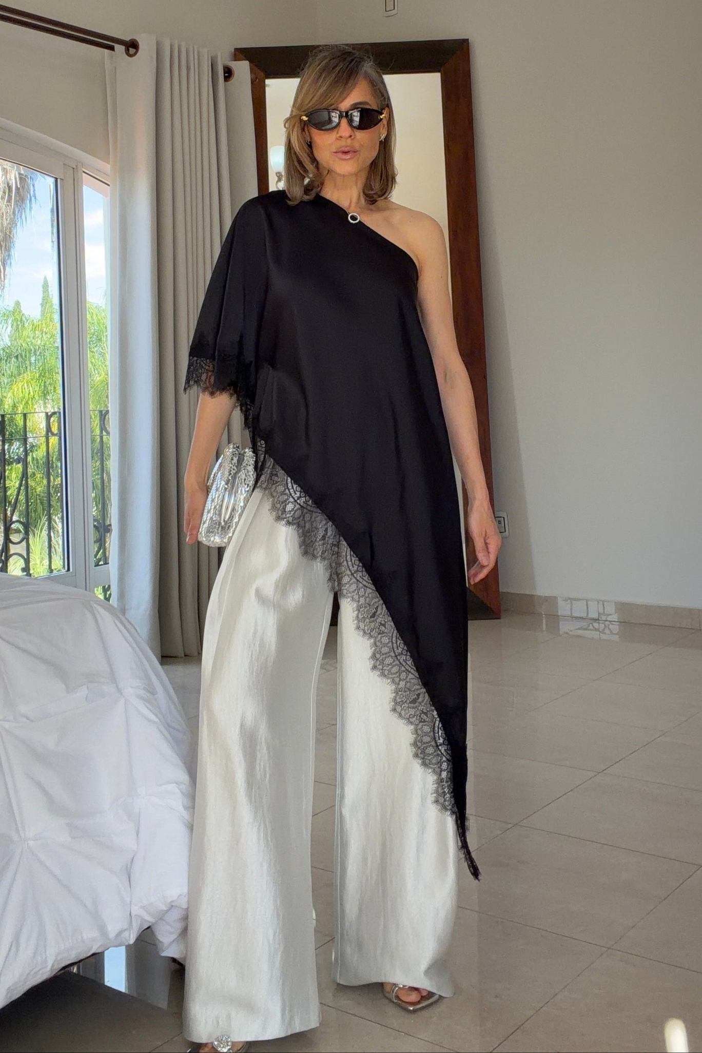 Blusa satín asimétrica con encaje (2 colores)