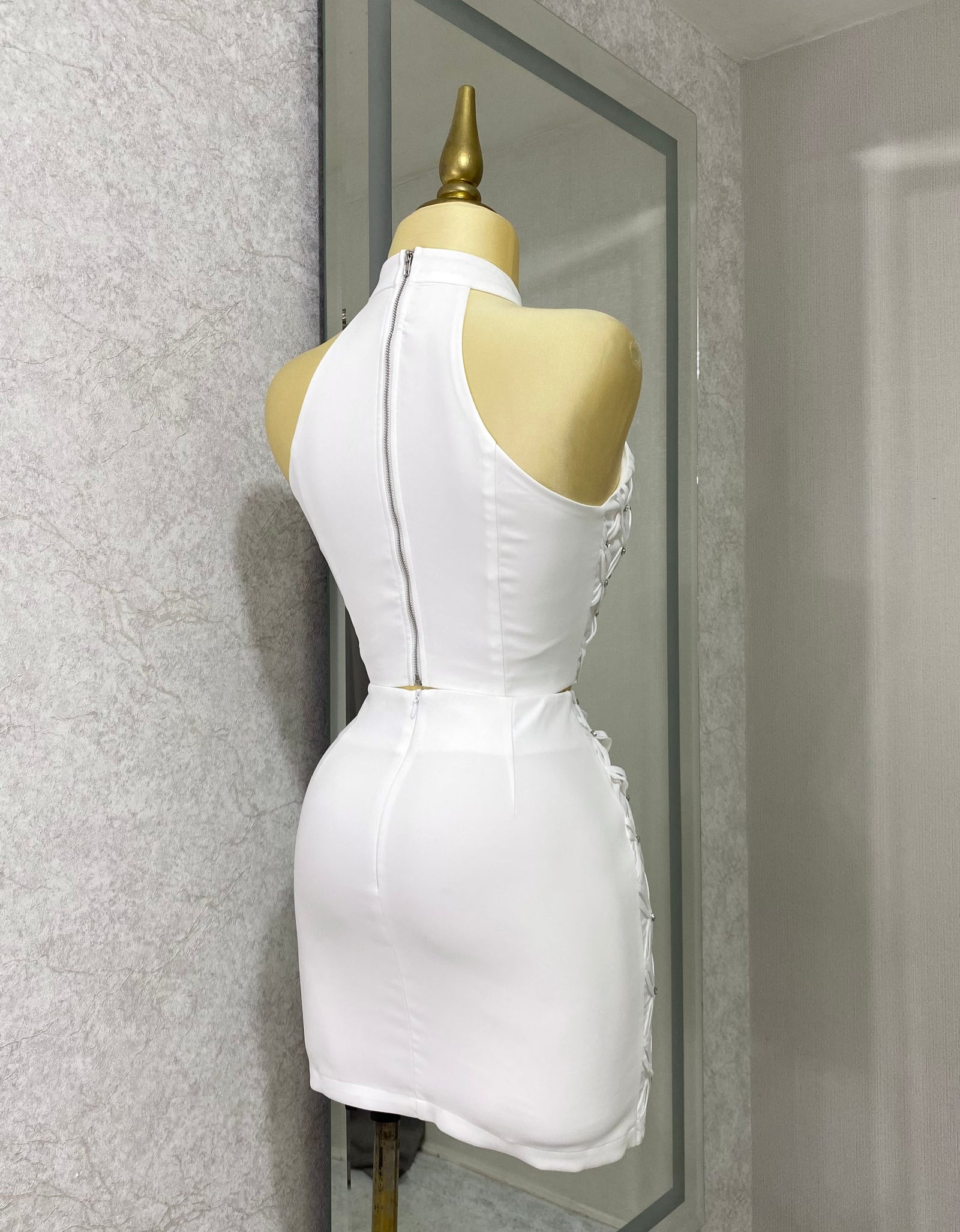 Set blanco con textura y pedrería