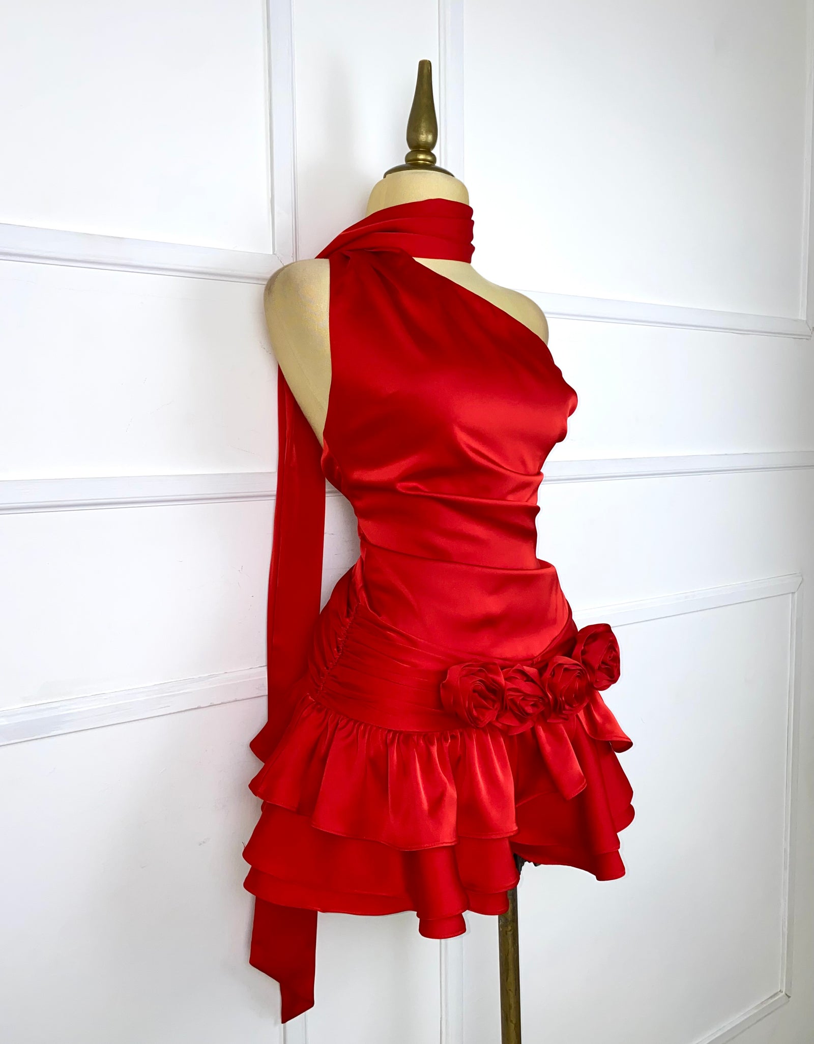 Vestido rojo con flores