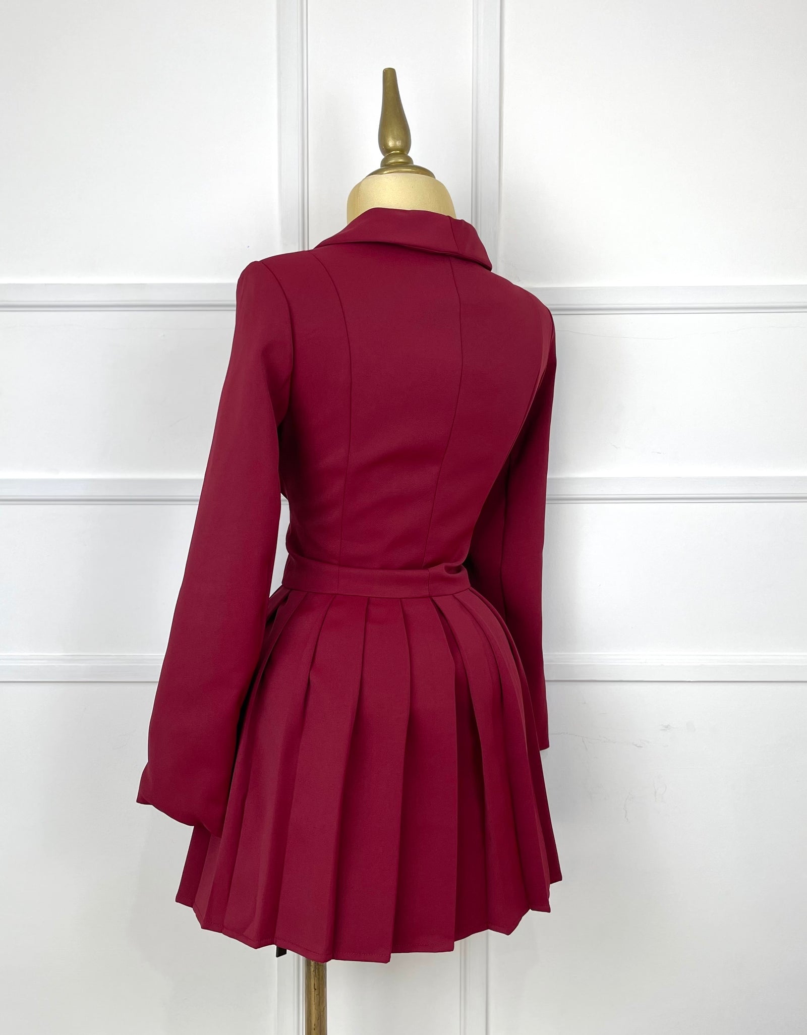 Vestido tinto tipo blazer plisado