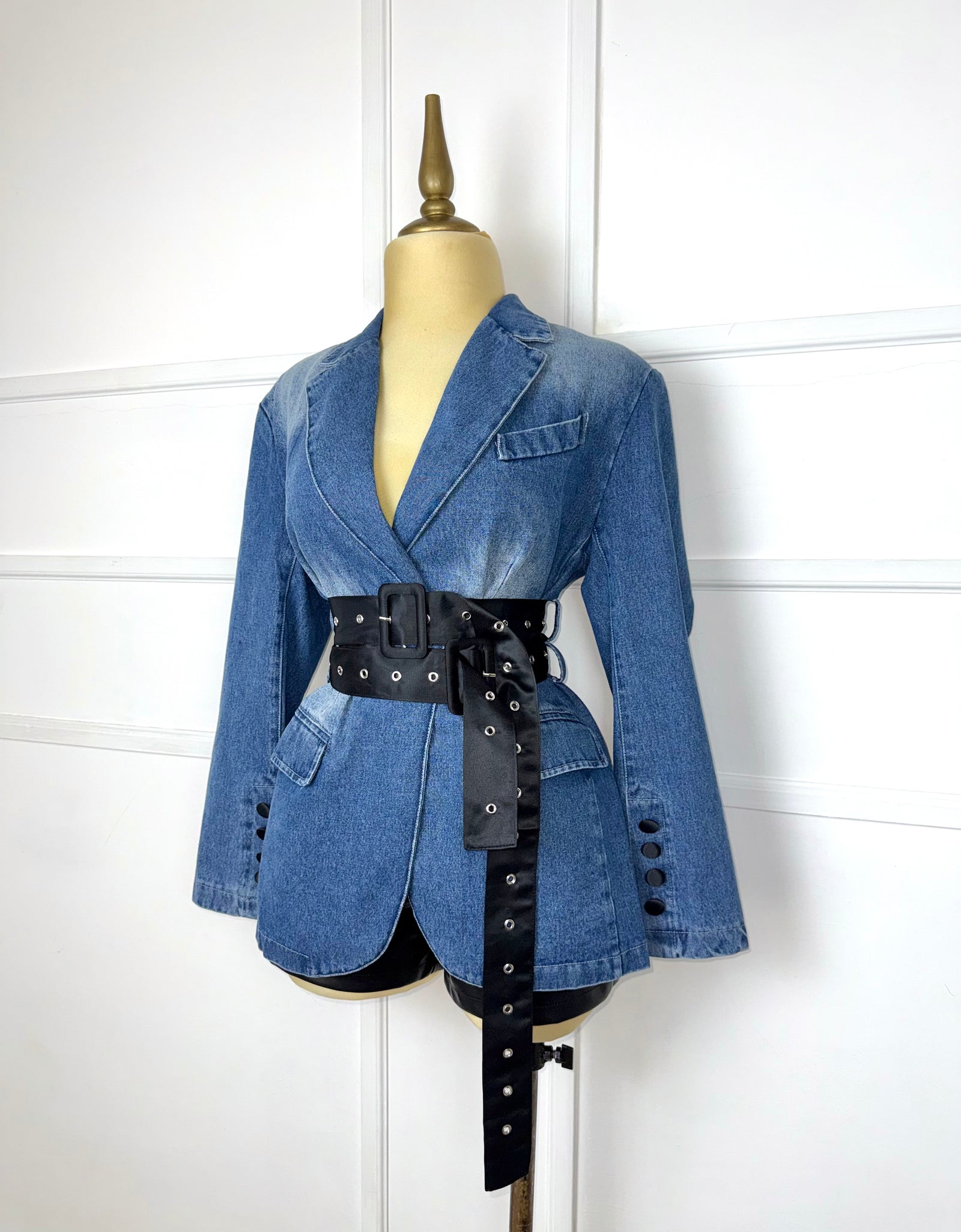 Blazer de mezclilla con cinto