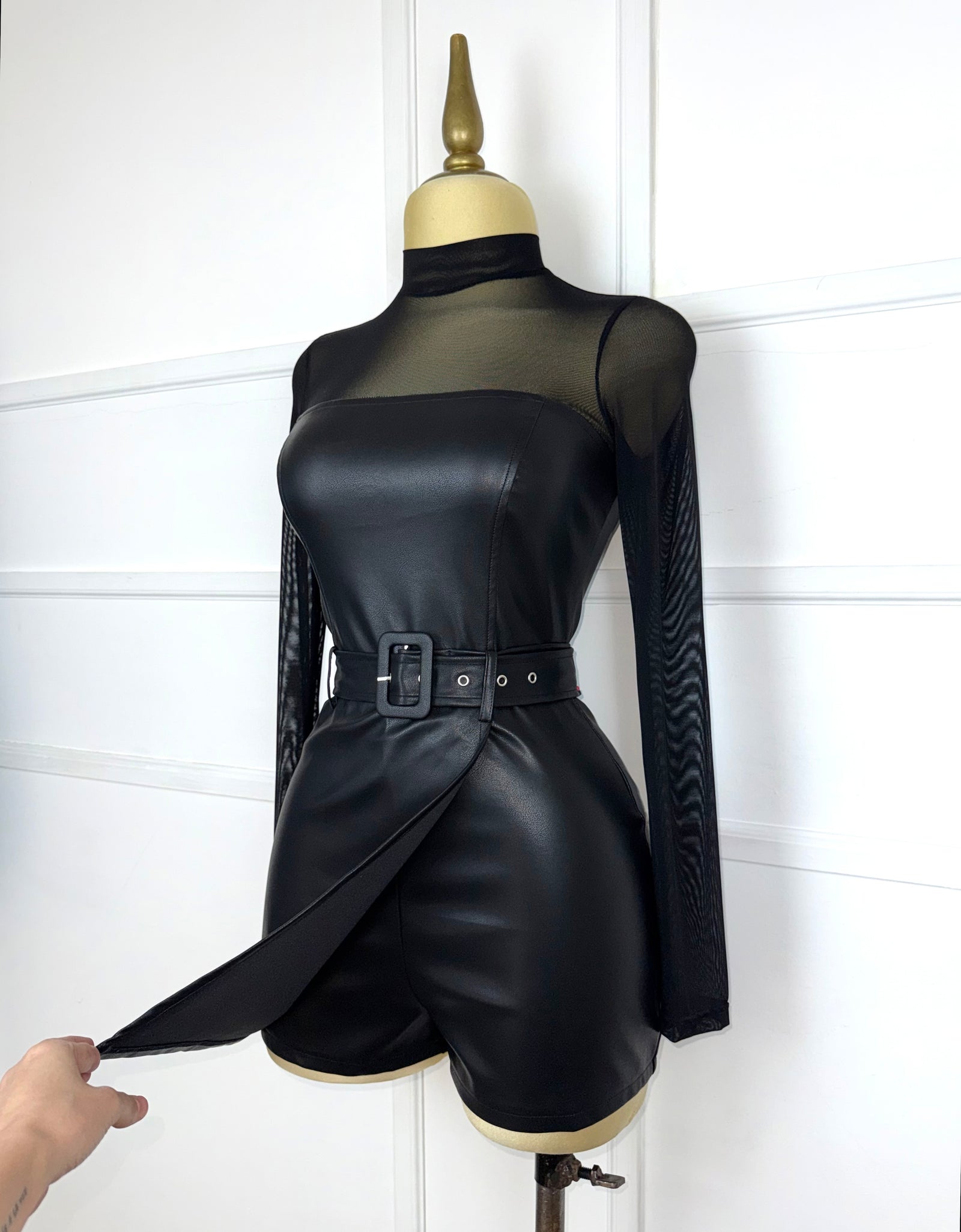 Jumper negro vinipiel con cinto