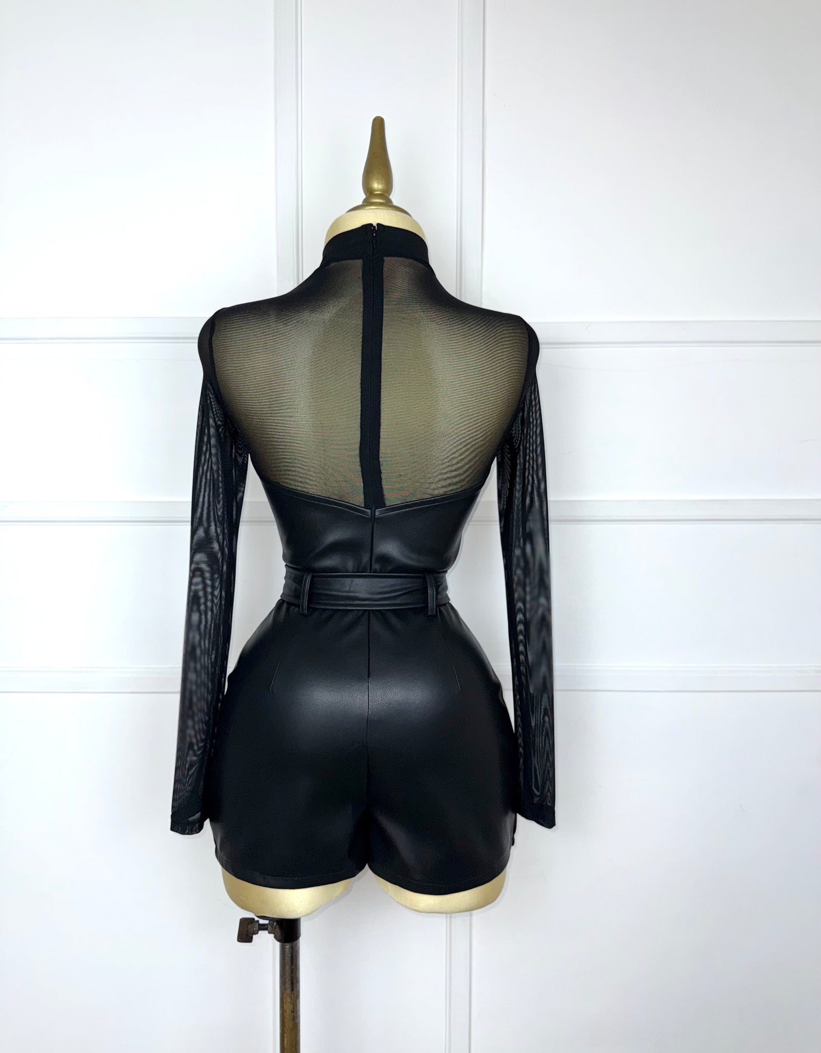 Jumper negro vinipiel con cinto