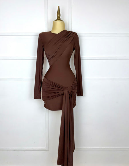 Vestido café manga larga con nudo
