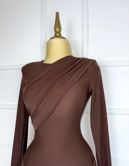 Vestido café manga larga con nudo