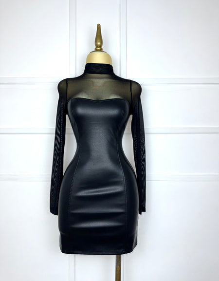 Vestido negro vinipiel con transparencia