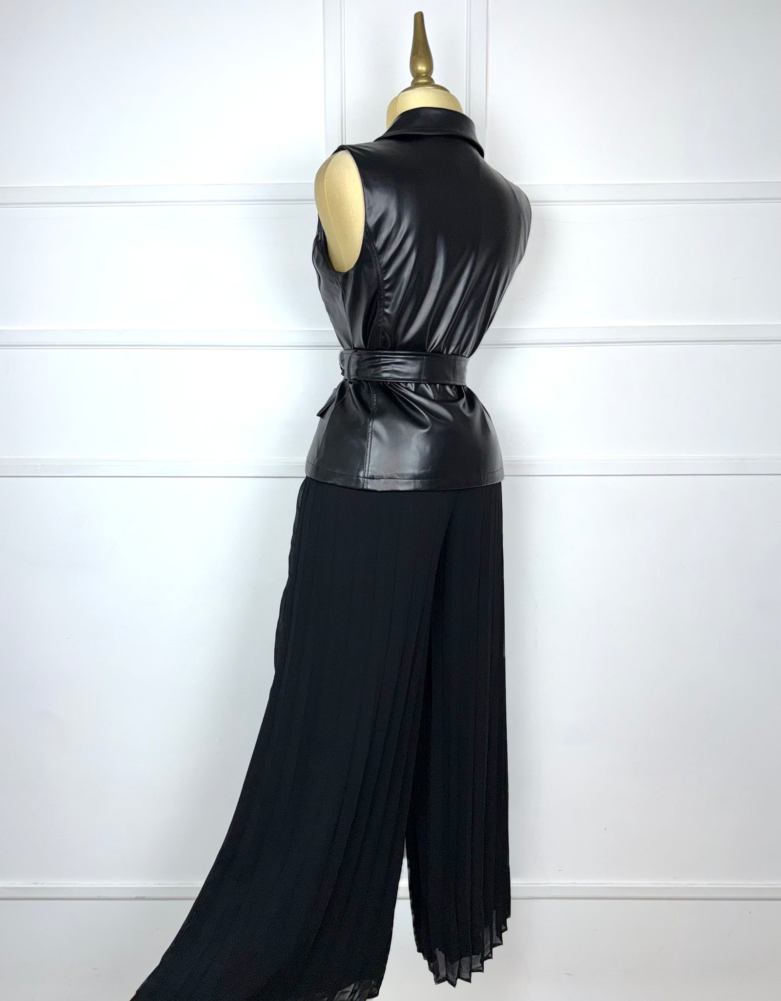 Set negro de vinipiel con plisado