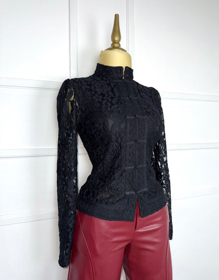 Blusa negra estilo napoleón