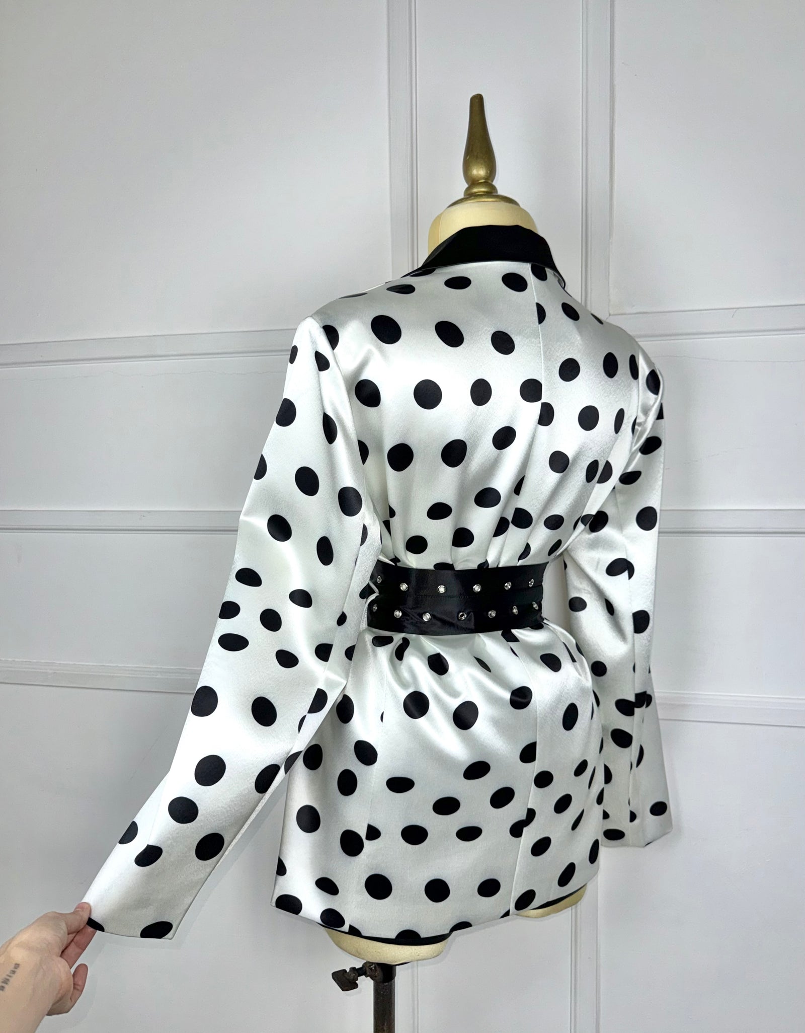 Blazer polka dots con cinto