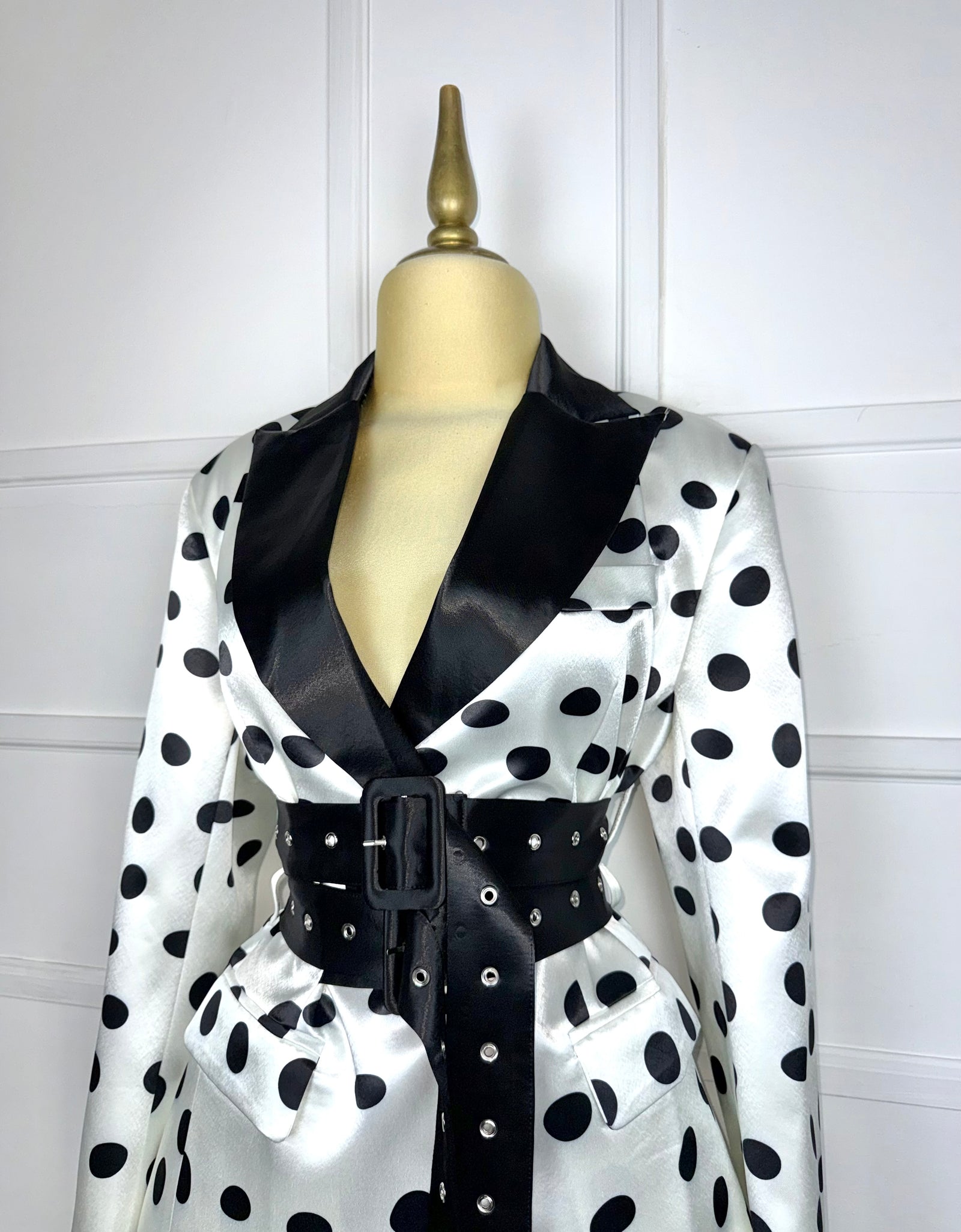 Blazer polka dots con cinto