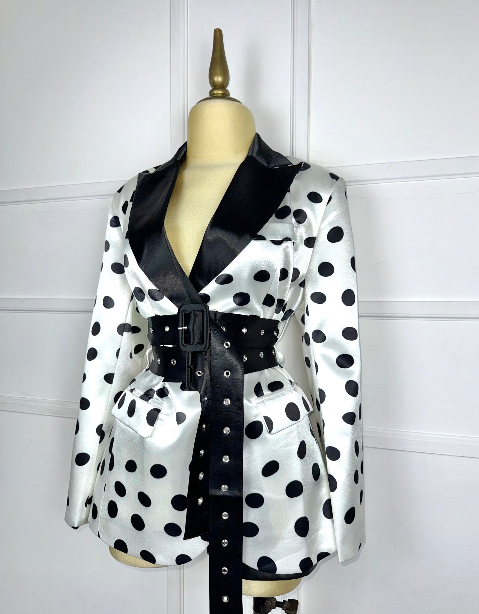 Blazer polka dots con cinto