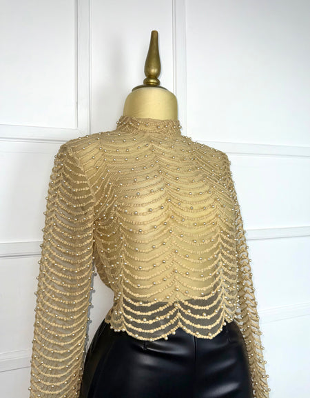 Blusa beige con transparencia y perlas
