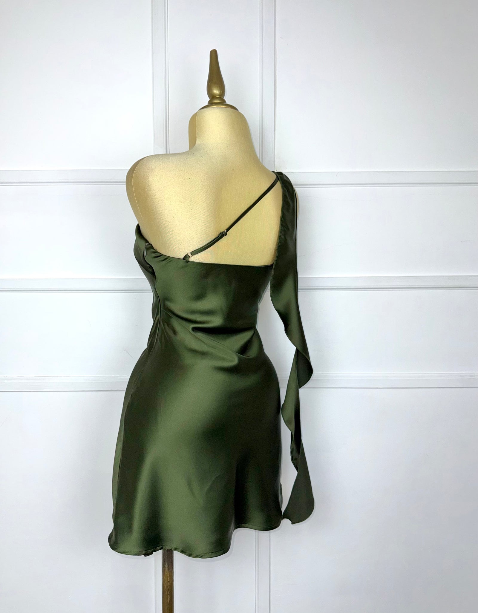 Vestido corto verde olivo