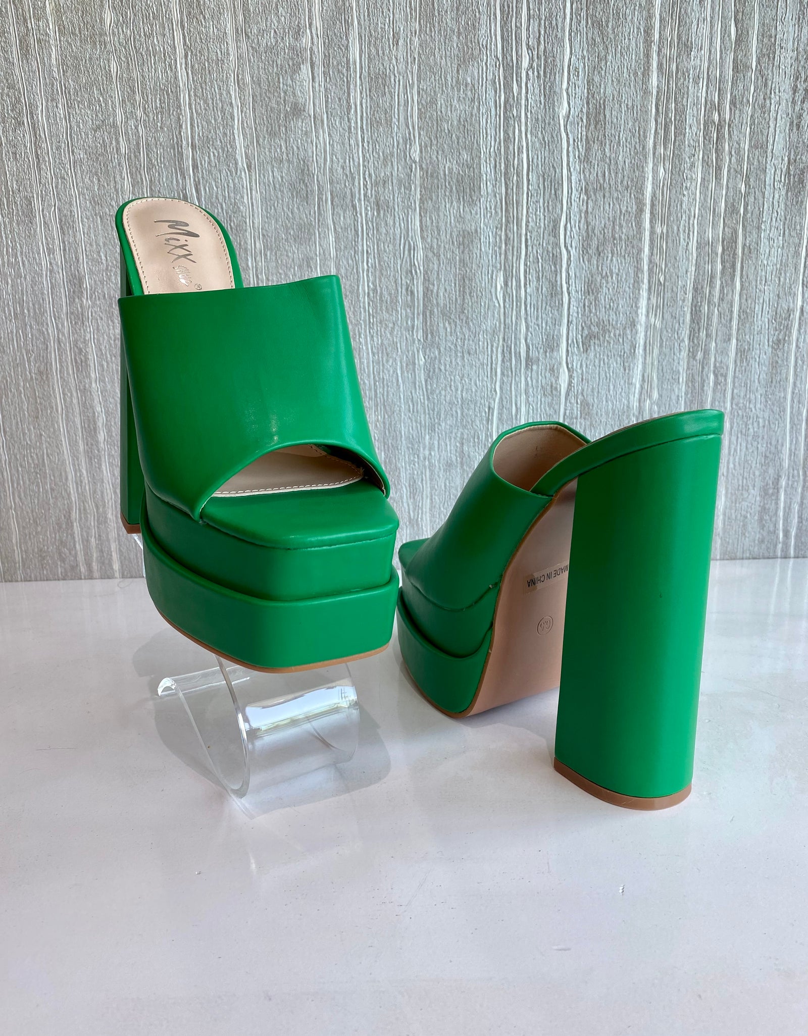 Zapatillas verdes tacón ancho
